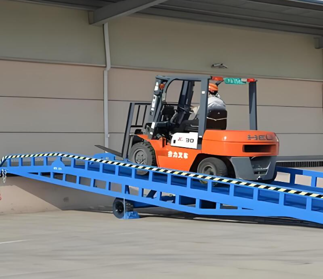 巴中移动式卸货平台（叉车用）